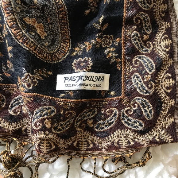 Elegant Pazmiña - Picture 2 of 3